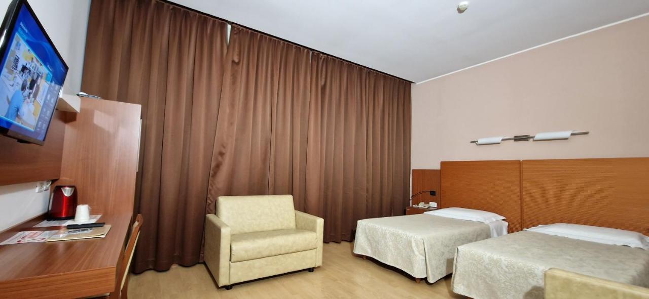 נוברה Bella Italia Palace Hotel מראה חיצוני תמונה