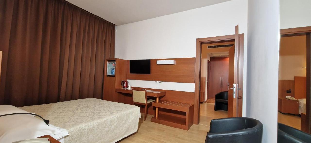 נוברה Bella Italia Palace Hotel מראה חיצוני תמונה