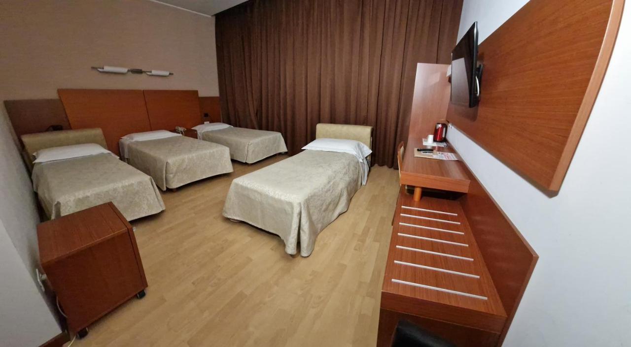 נוברה Bella Italia Palace Hotel מראה חיצוני תמונה