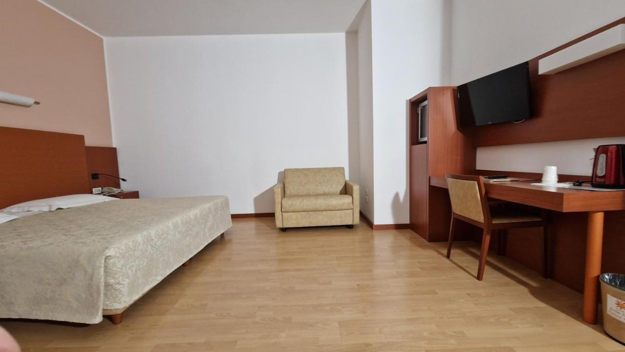 נוברה Bella Italia Palace Hotel מראה חיצוני תמונה