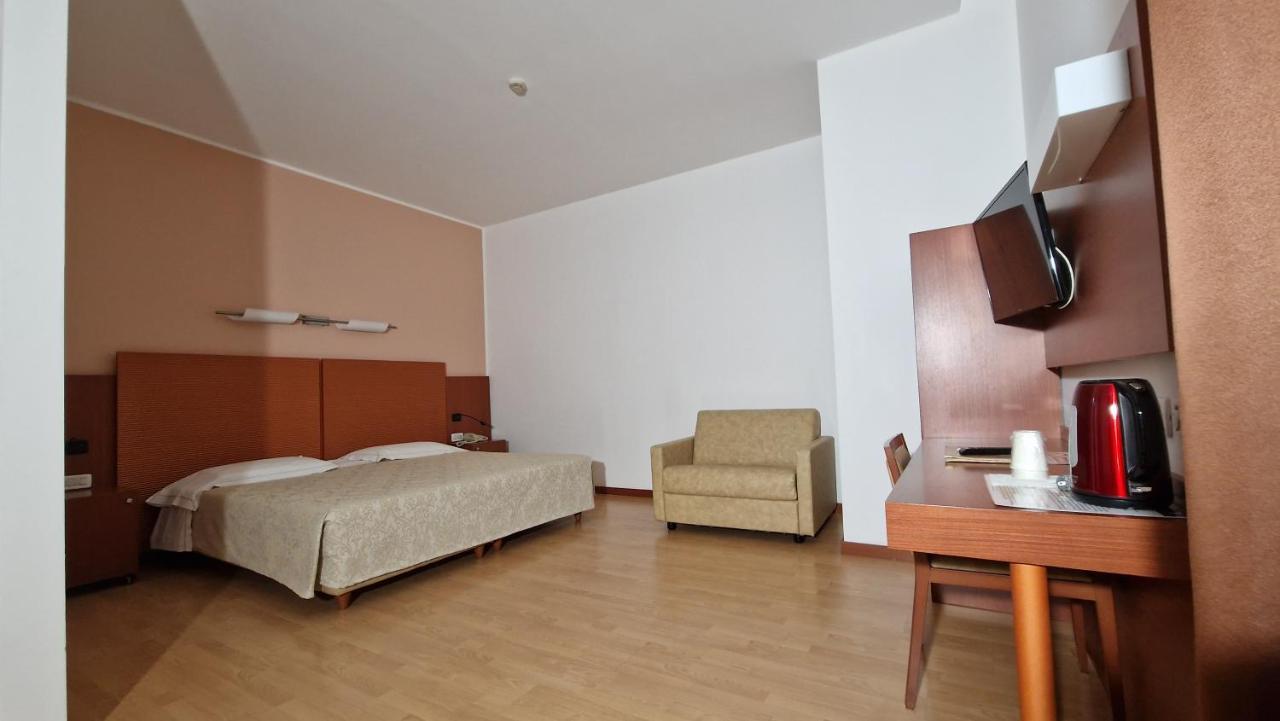 נוברה Bella Italia Palace Hotel מראה חיצוני תמונה