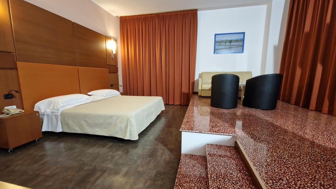 נוברה Bella Italia Palace Hotel מראה חיצוני תמונה