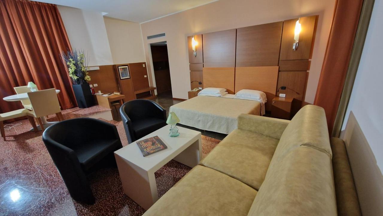 נוברה Bella Italia Palace Hotel מראה חיצוני תמונה
