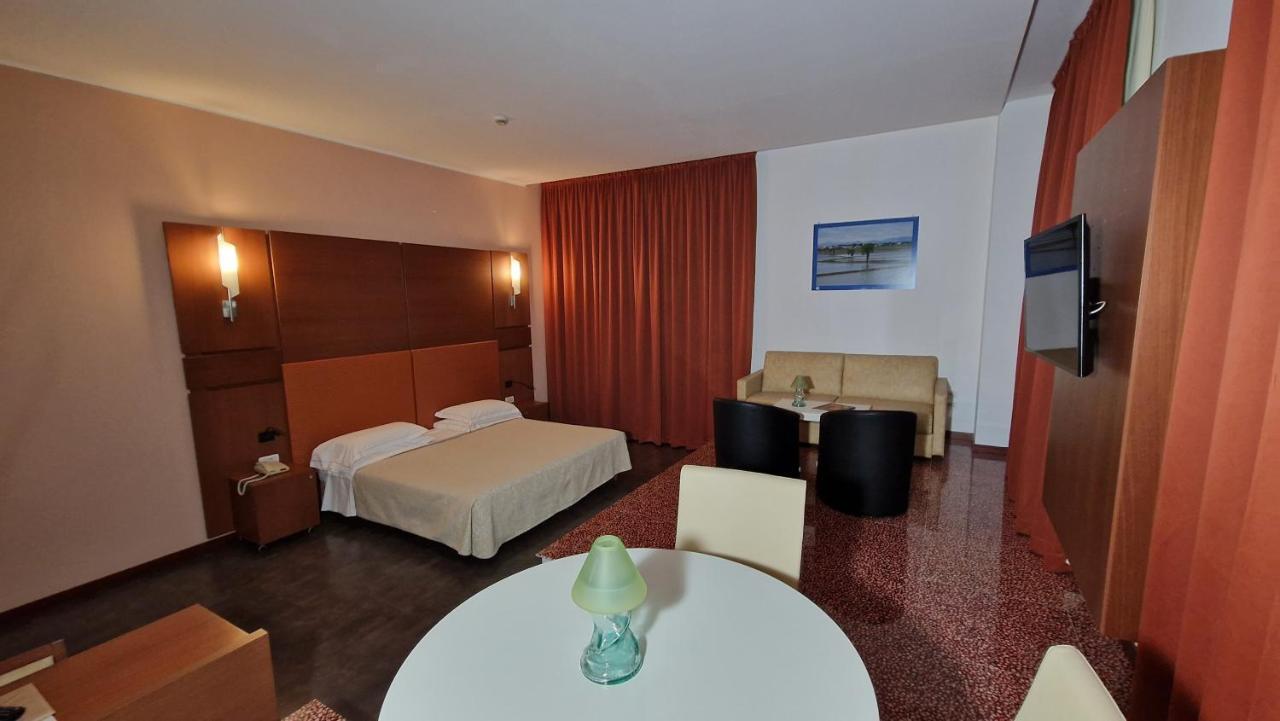 נוברה Bella Italia Palace Hotel מראה חיצוני תמונה