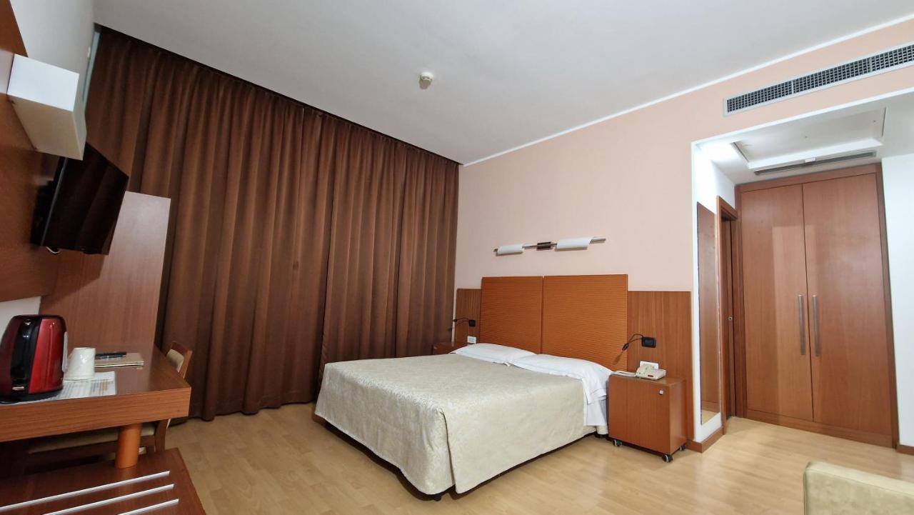 נוברה Bella Italia Palace Hotel מראה חיצוני תמונה