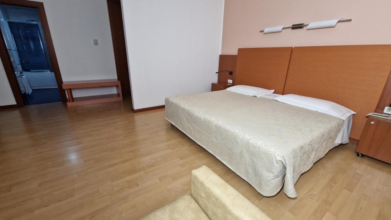 נוברה Bella Italia Palace Hotel מראה חיצוני תמונה