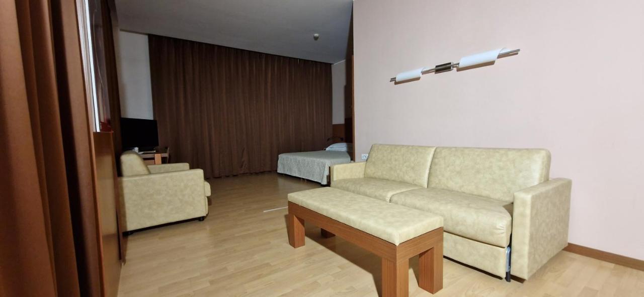 נוברה Bella Italia Palace Hotel מראה חיצוני תמונה