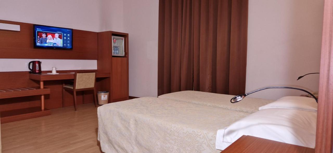 נוברה Bella Italia Palace Hotel מראה חיצוני תמונה