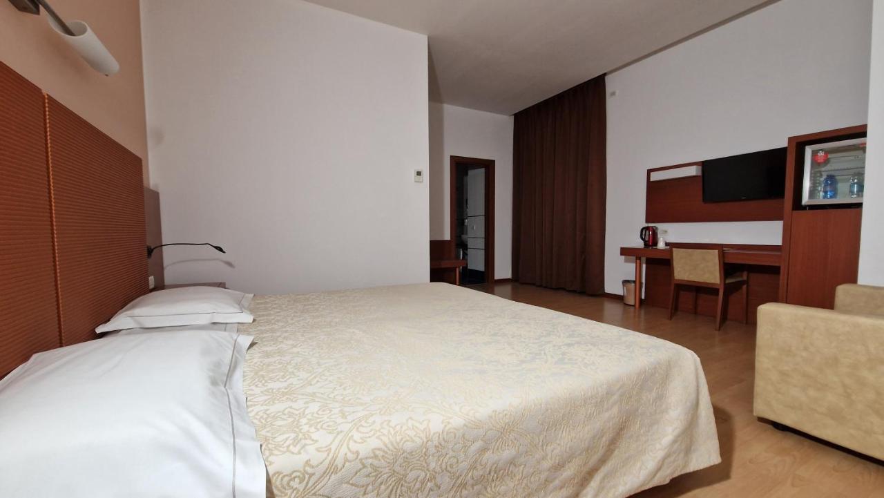 נוברה Bella Italia Palace Hotel מראה חיצוני תמונה