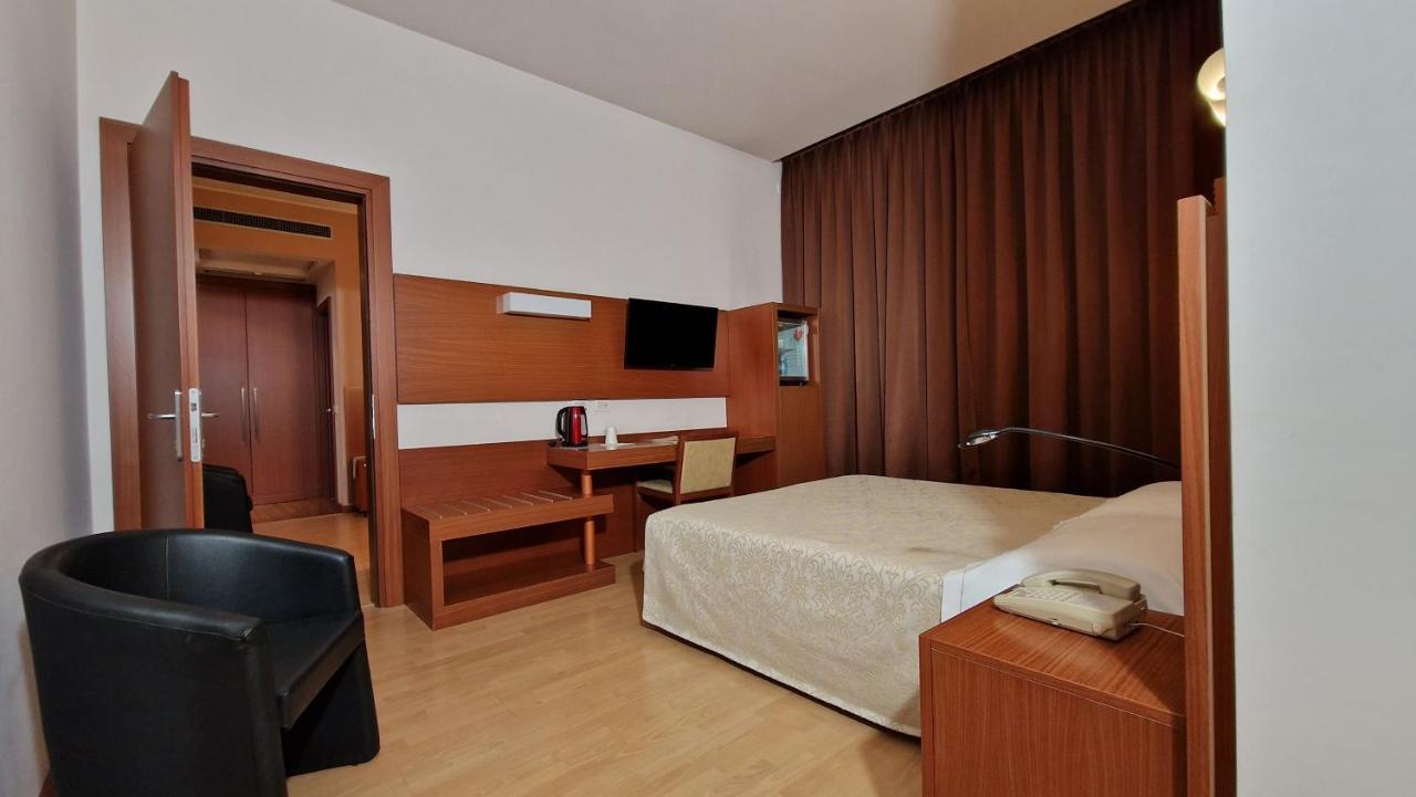 נוברה Bella Italia Palace Hotel מראה חיצוני תמונה