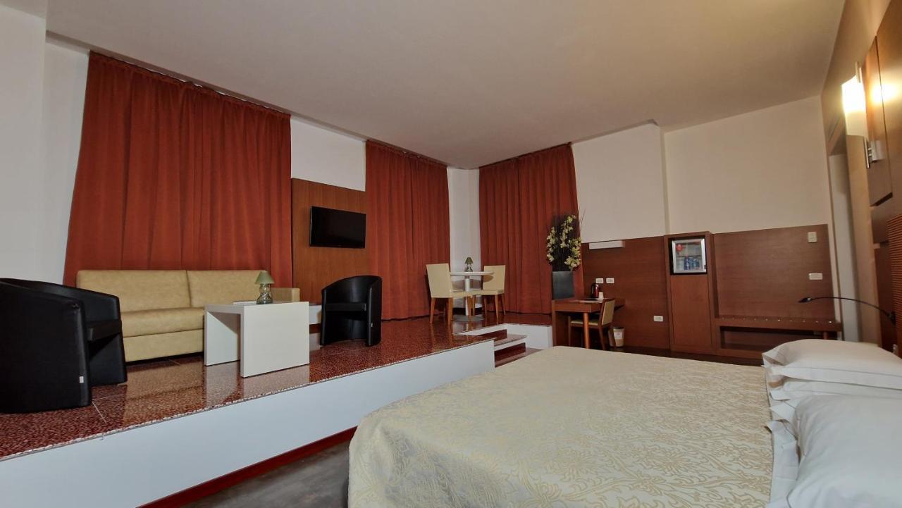 נוברה Bella Italia Palace Hotel מראה חיצוני תמונה