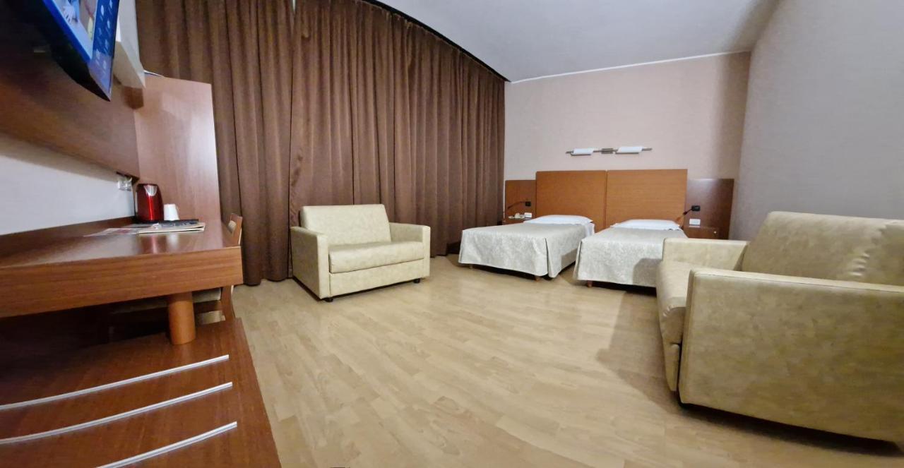 נוברה Bella Italia Palace Hotel מראה חיצוני תמונה