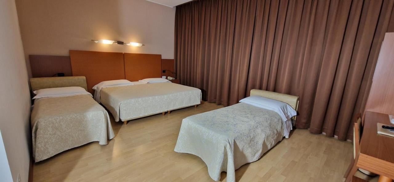נוברה Bella Italia Palace Hotel מראה חיצוני תמונה