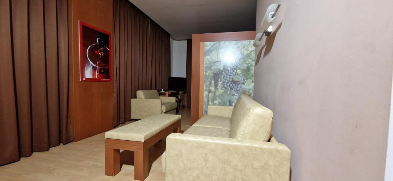 נוברה Bella Italia Palace Hotel מראה חיצוני תמונה