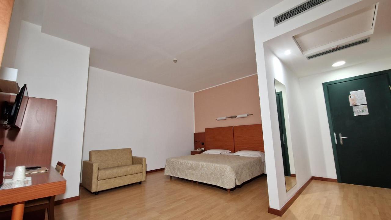 נוברה Bella Italia Palace Hotel מראה חיצוני תמונה