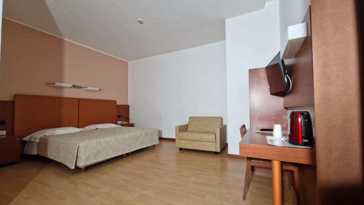 נוברה Bella Italia Palace Hotel מראה חיצוני תמונה
