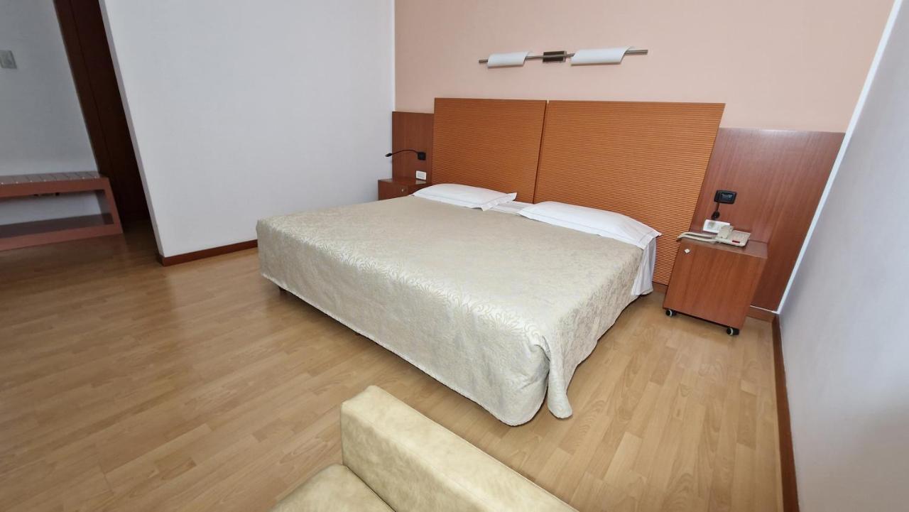 נוברה Bella Italia Palace Hotel מראה חיצוני תמונה