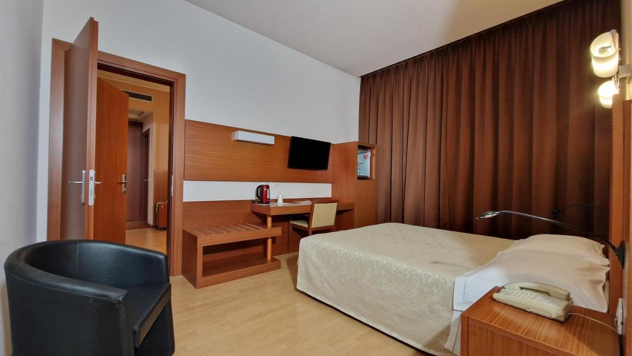 נוברה Bella Italia Palace Hotel מראה חיצוני תמונה