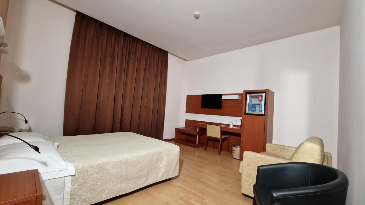 נוברה Bella Italia Palace Hotel מראה חיצוני תמונה