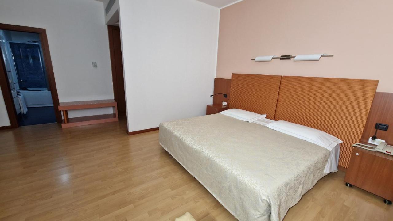 נוברה Bella Italia Palace Hotel מראה חיצוני תמונה