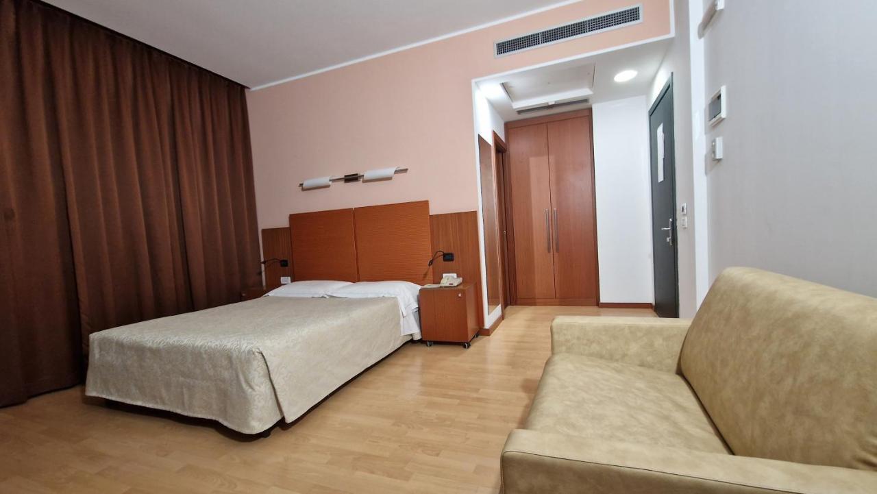 נוברה Bella Italia Palace Hotel מראה חיצוני תמונה