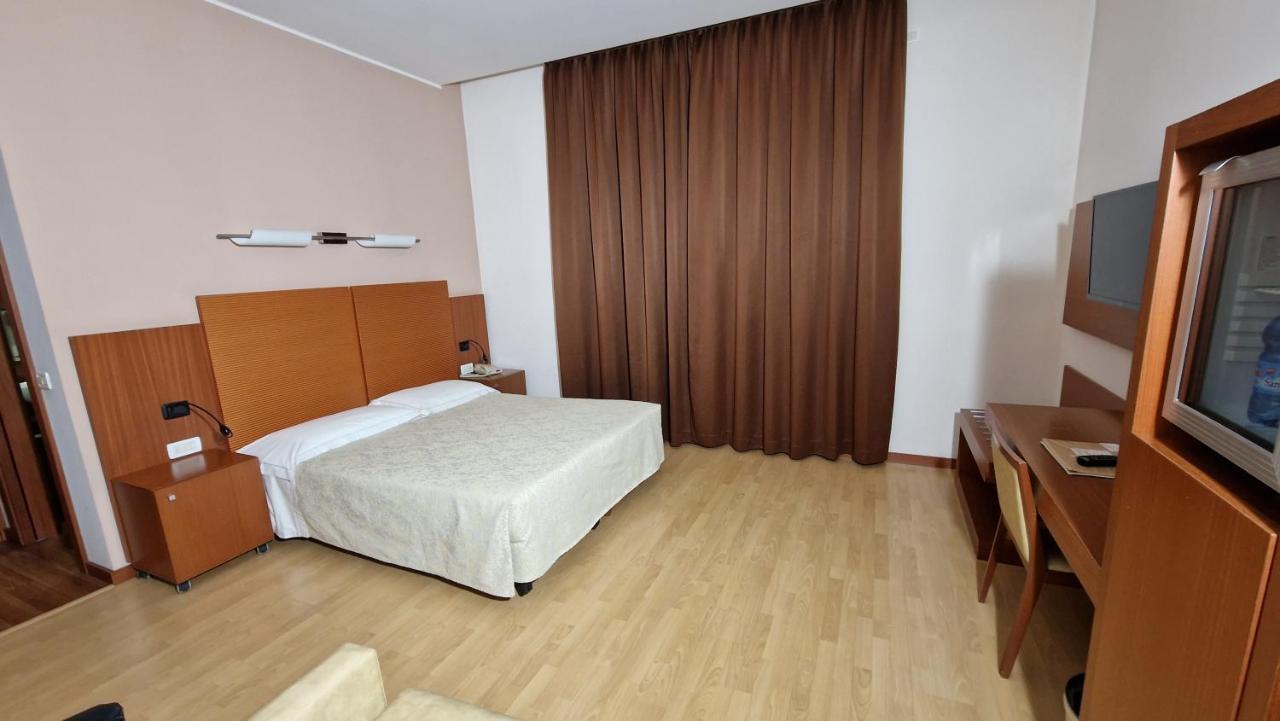נוברה Bella Italia Palace Hotel מראה חיצוני תמונה