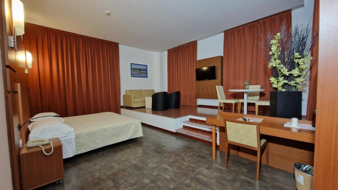 נוברה Bella Italia Palace Hotel מראה חיצוני תמונה