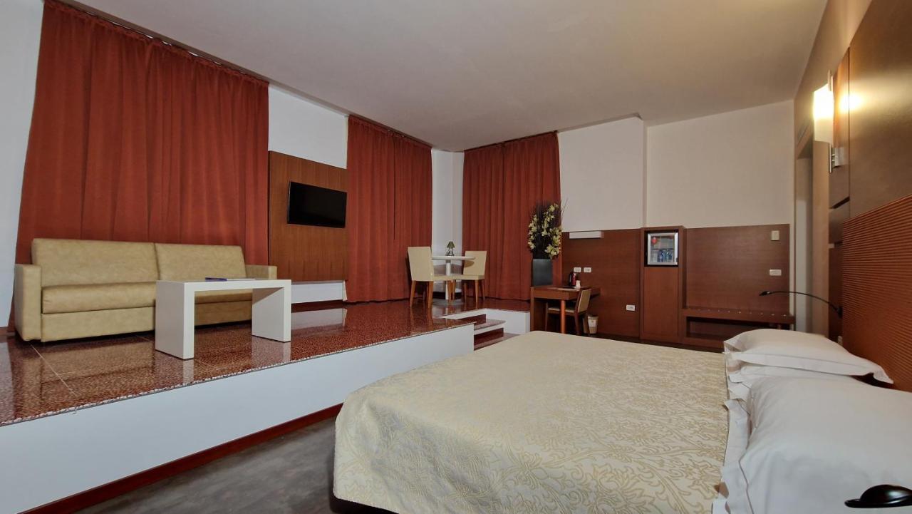 נוברה Bella Italia Palace Hotel מראה חיצוני תמונה