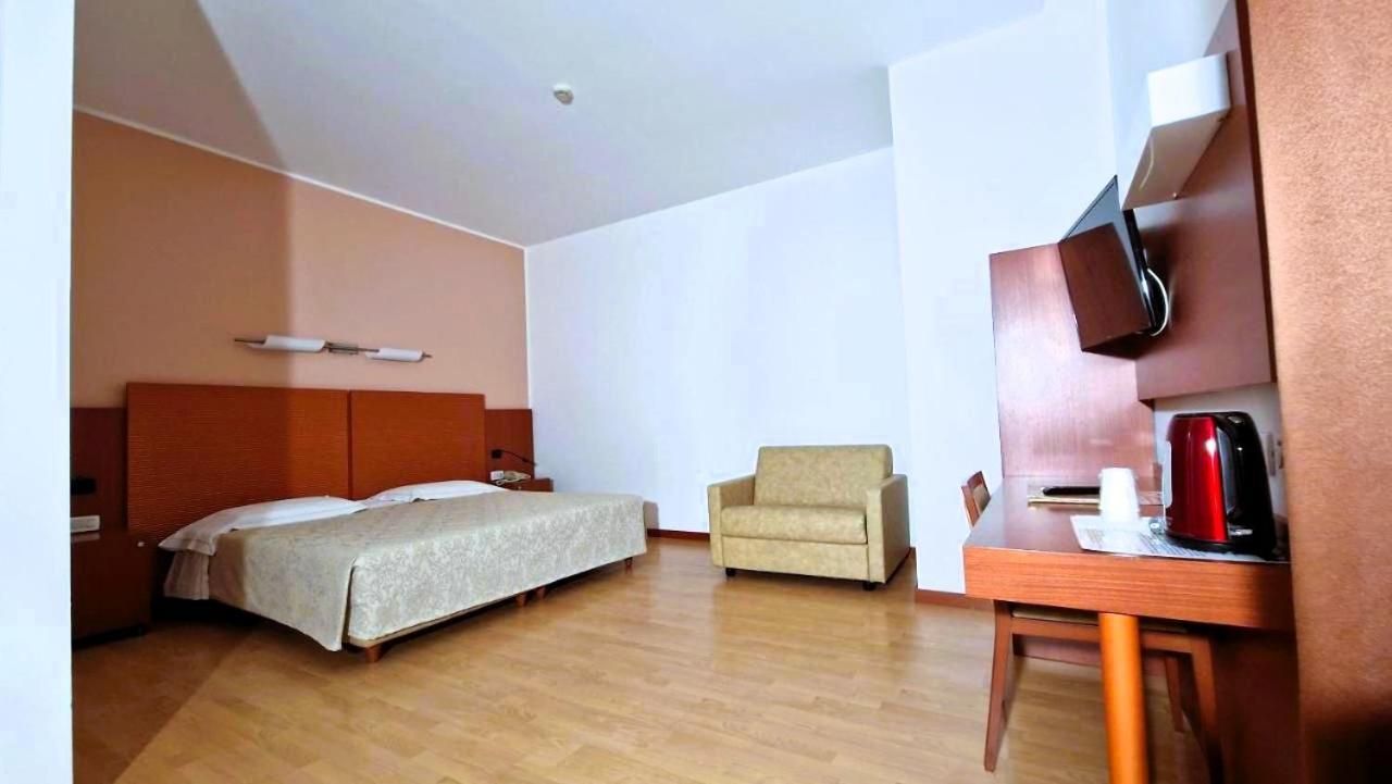 נוברה Bella Italia Palace Hotel מראה חיצוני תמונה