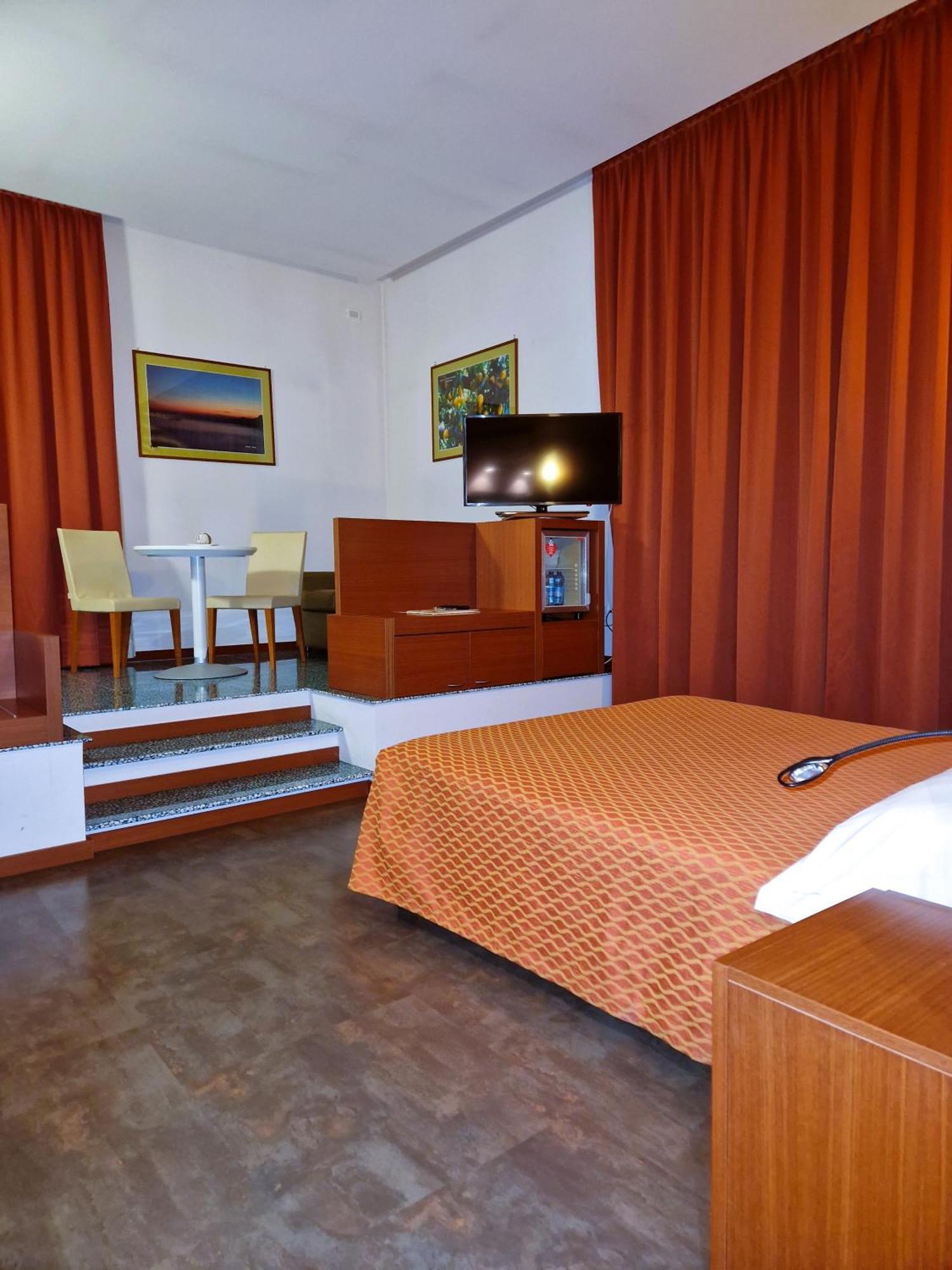נוברה Bella Italia Palace Hotel מראה חיצוני תמונה