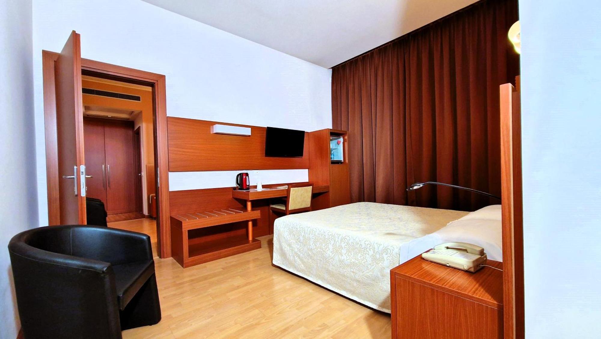 נוברה Bella Italia Palace Hotel מראה חיצוני תמונה
